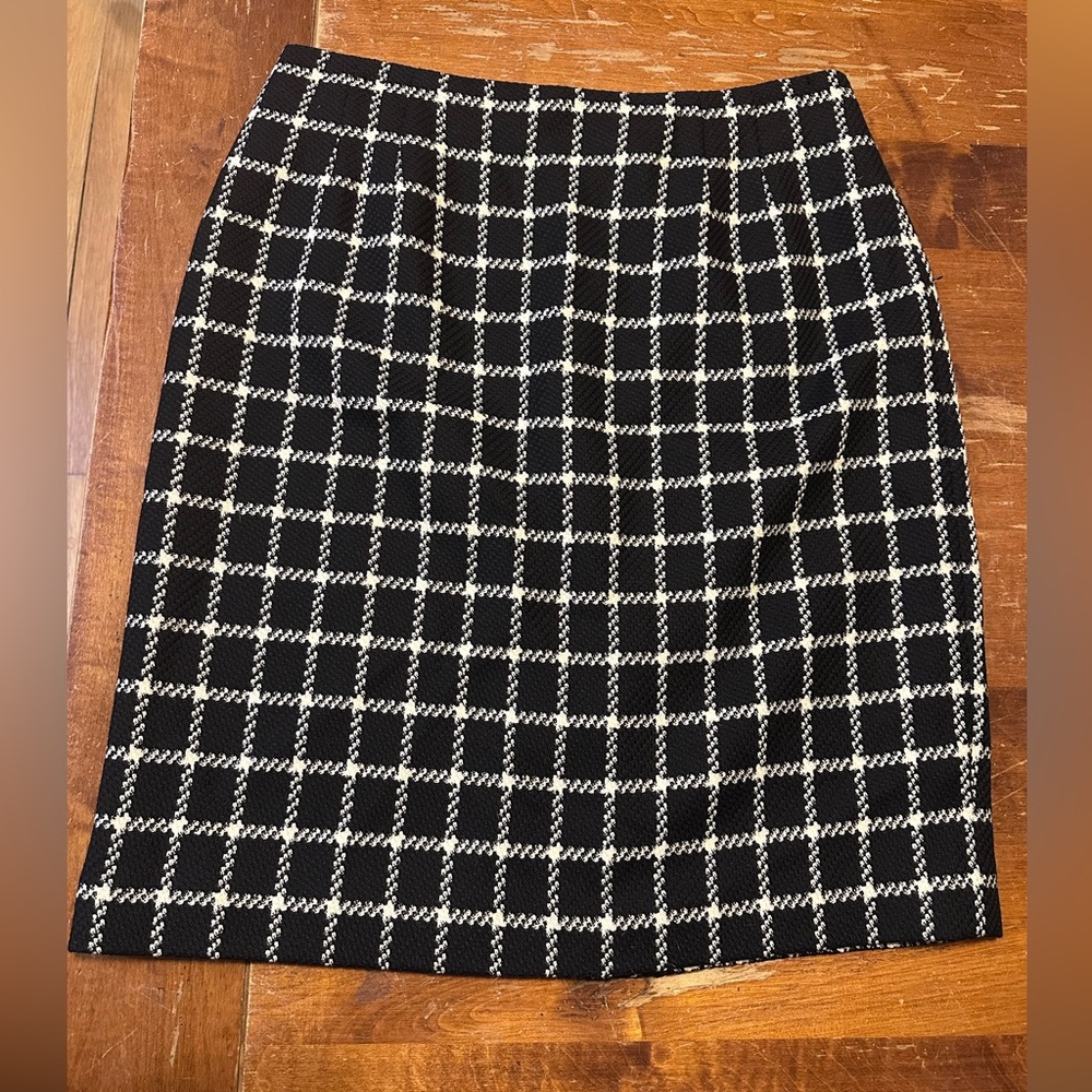 Talbots Black and White Knee/Above Knee Skirt - 100% Wool Shell - like NEW